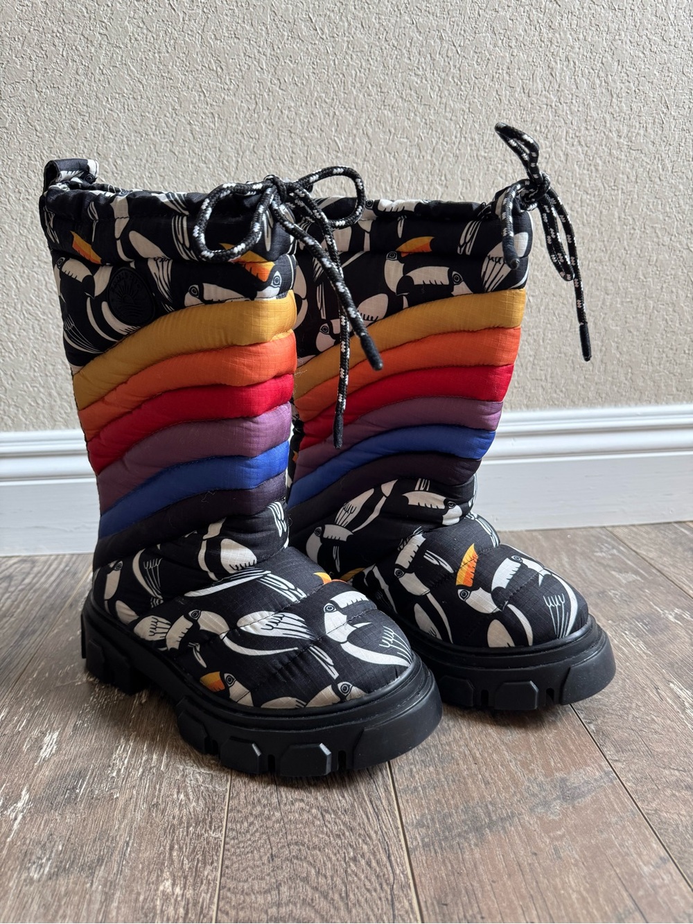 FARM Rio Graphic Toucans Puffy Tall Winter Boots Women 7 Rainbow Quilted NWOT